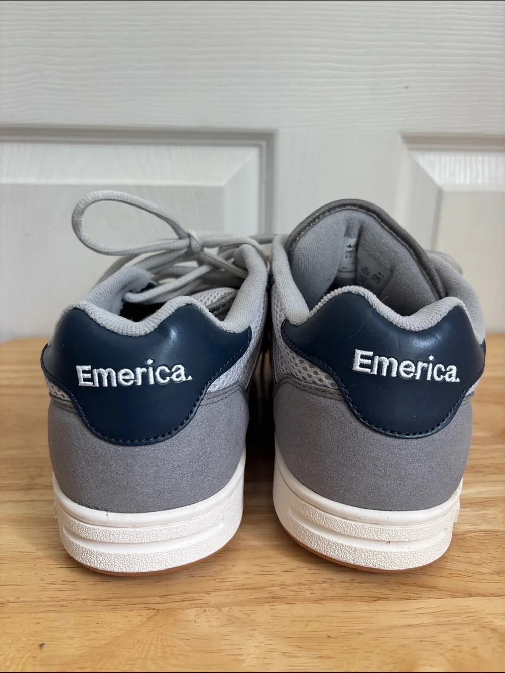 Emerica Grey Sueded Skate Sneakers with Navy Heel size 9.5 skateboard sk8 skater